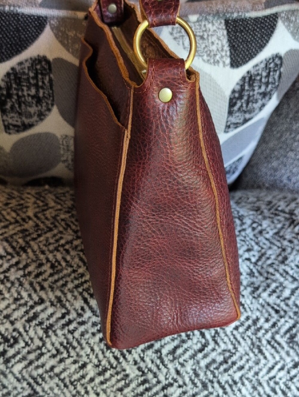 Portland Leather Cinnamon Bear Triangle Shoulder Bag NWOT - Picture 4 of 14